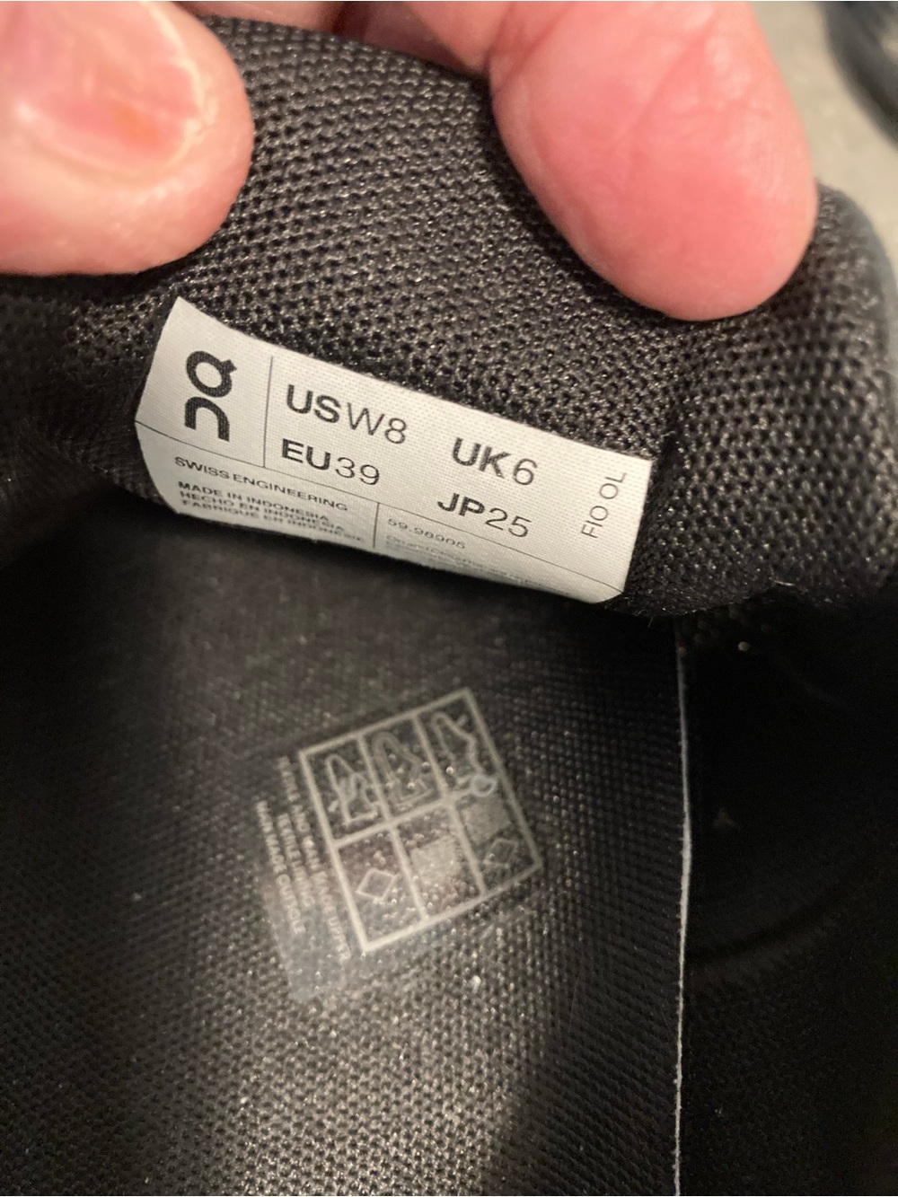 On Like New Running Shoes - Picture 8 of 11